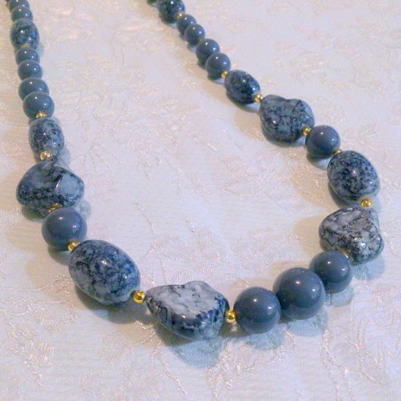 Vtg Gray Faux Stone Graduated Plastic Beads - Picture 3 of 4